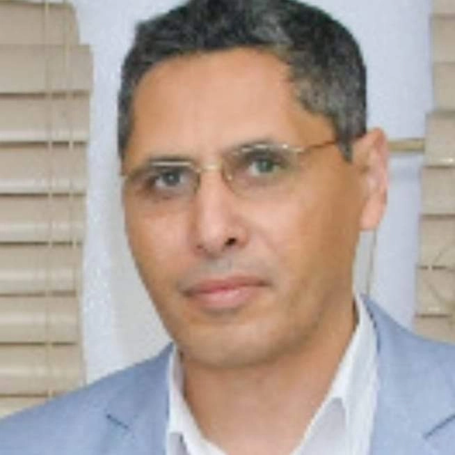 دكتور ايمن محمد حسين استاذ جراحة العظام والمفاصل و العمود الفقري و رئيس وحدة جراحة عظام الاطفال مستشفي جامعة المنصوره