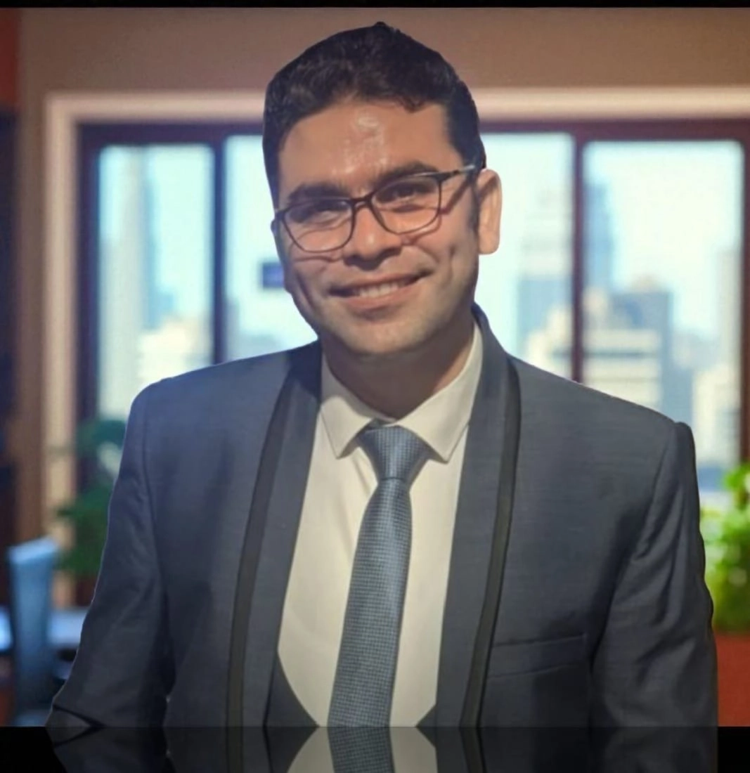 دكتور حمادة محمد حامد اخصائي طب و جراحة الفم و الاسنان