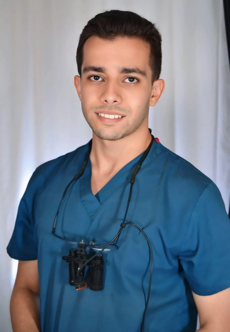 دكتور ادهم عباس لتركيبات و زراعة الاسنان