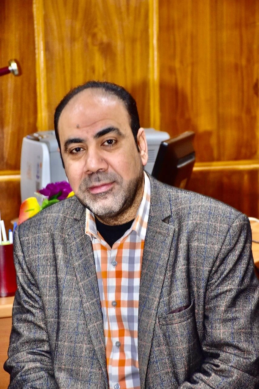 دكتور محمود عوض أخصائي باطنة وجهاز هضمي  كونسلتو الطبي