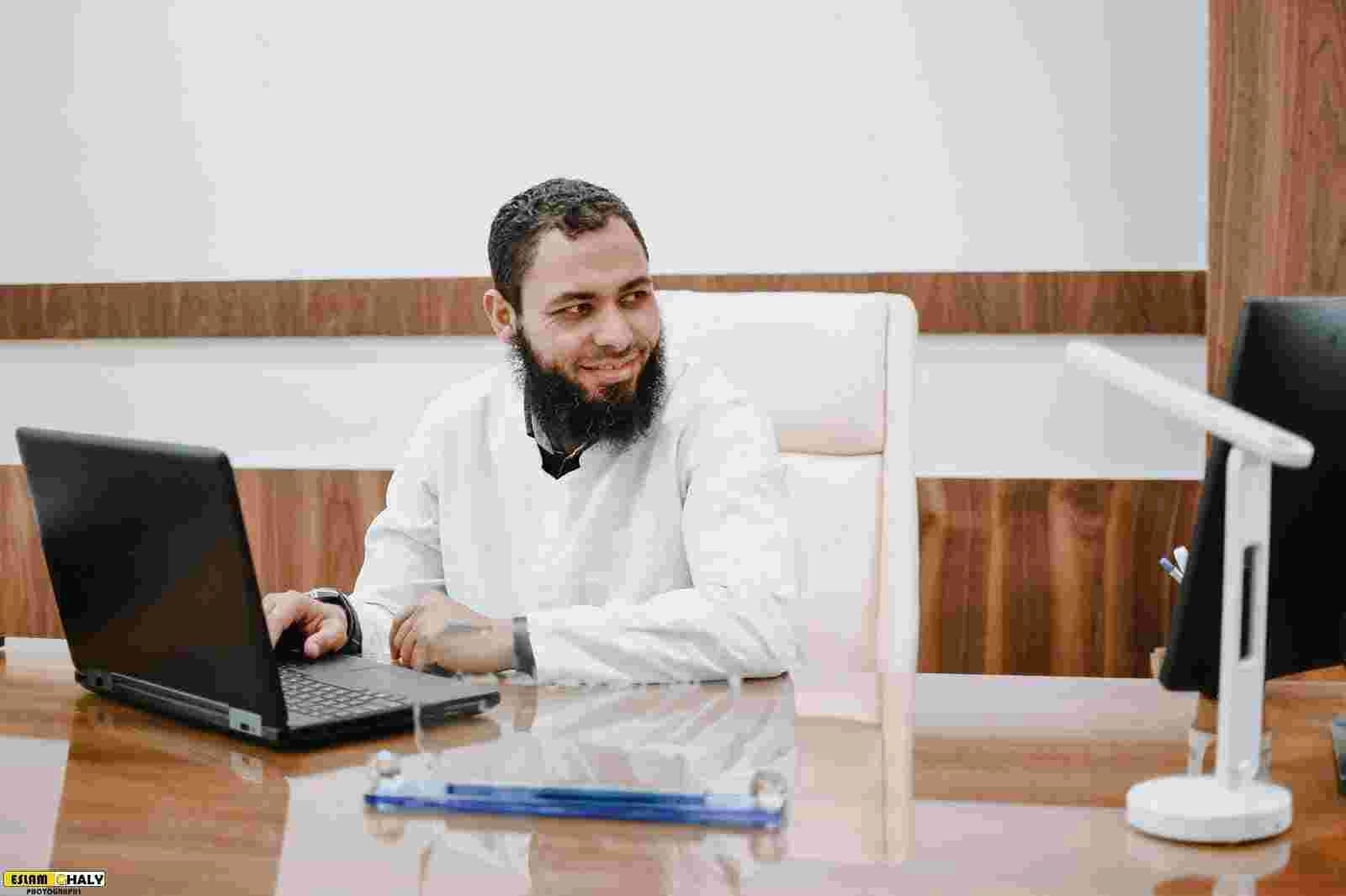 دكتور عبد الرحمن أحمد حسين استشاري جراحة عامة وأوعية دموية ومناظير