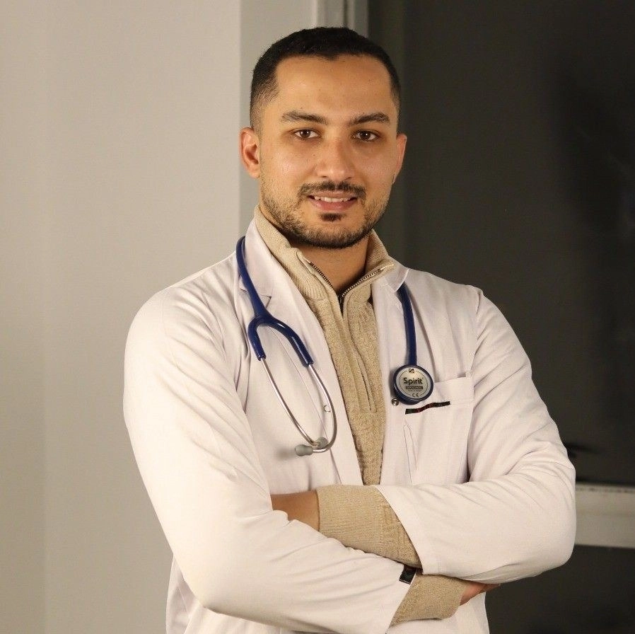 دكتور عبدالستار طنطاوي أخصائي الباطنة العامة والجهاز الهضمي