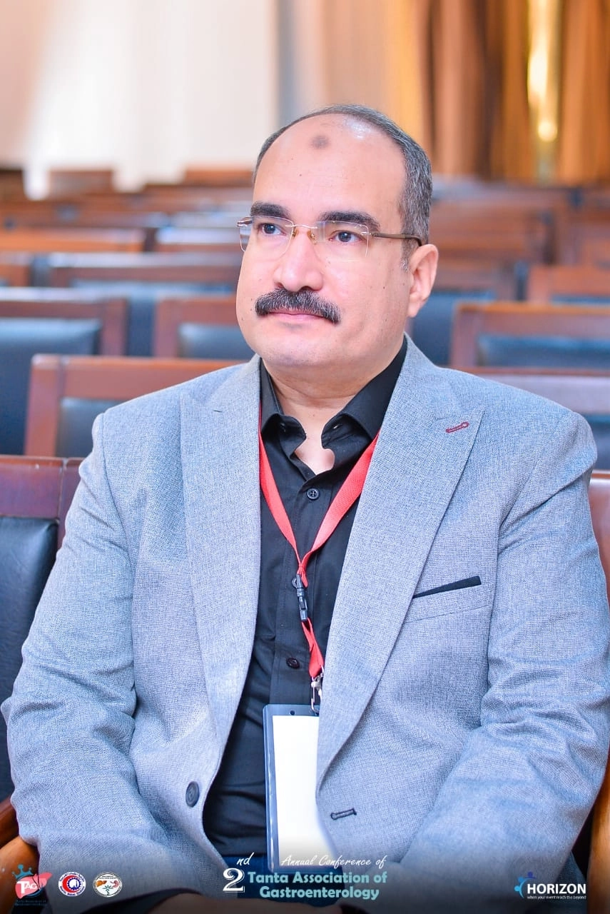 الاستاذ الدكتور محمد يوسف ربيع استاذ امراض الكبد و الجهاز الهضمي و مناظير الجهاز الهضمي