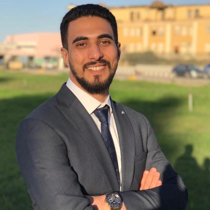 دكتور طاهر السيد أبو عميرة ماجيستر زراعة الأسنان