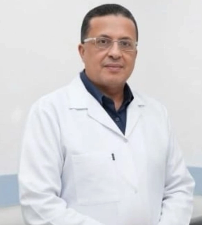دكتور عمرو حلمى اباظة استشارى باطنة و جهاز هضمى