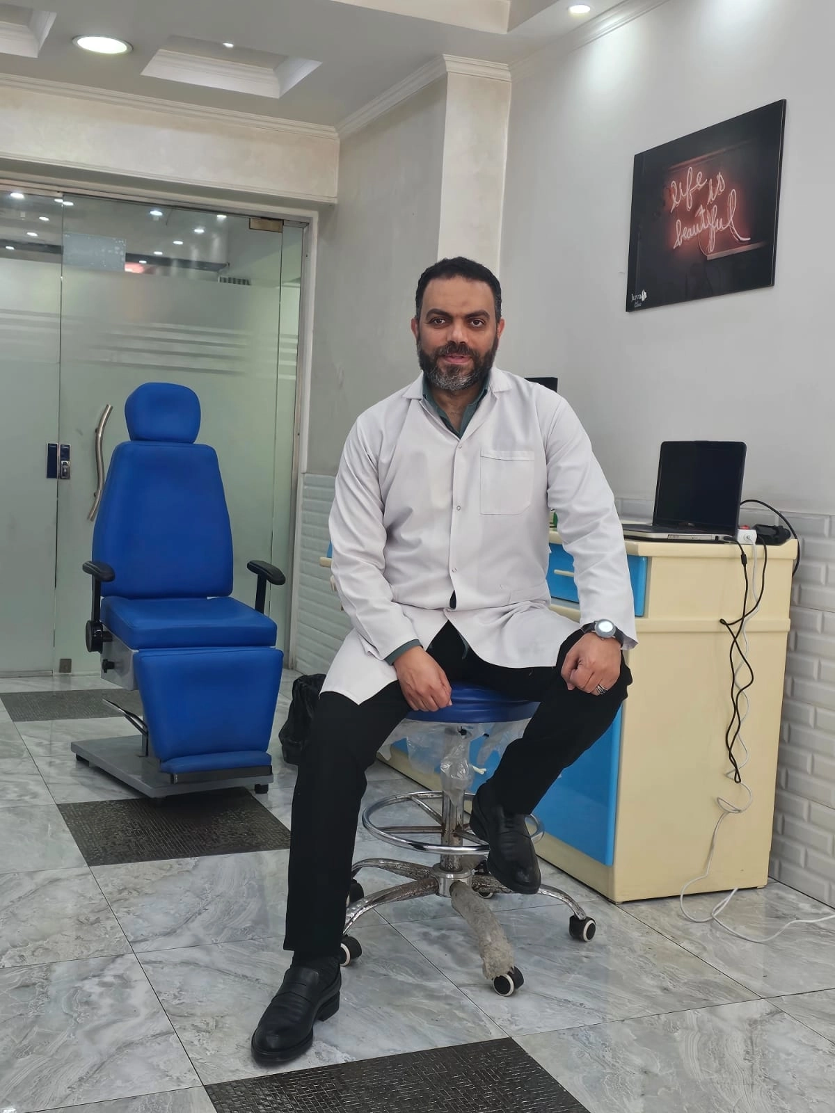 دكتور امير محمد صقر إستشارى جراحة أنف وأذن وحنجرة