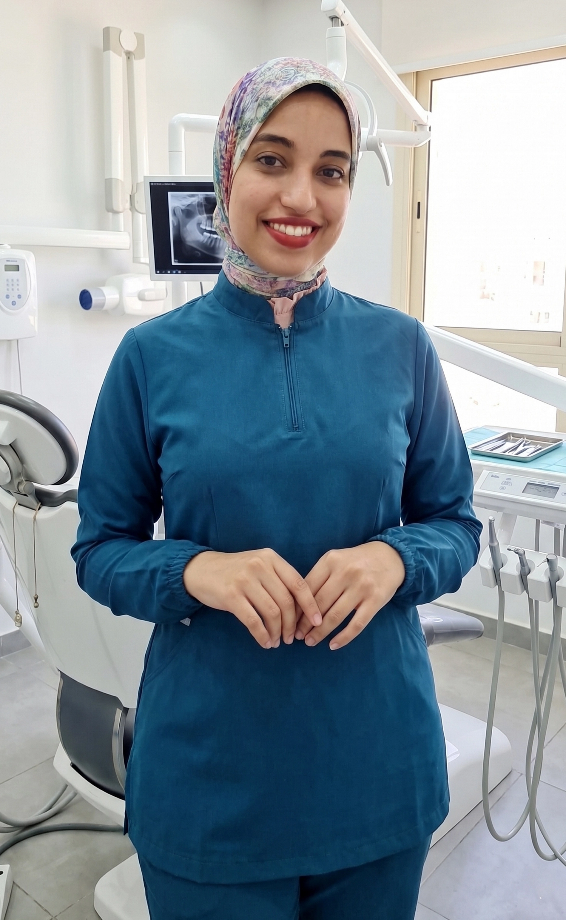 دكتورة منة الله جابر جراحة الفم والاسنان و وجه وفكين
