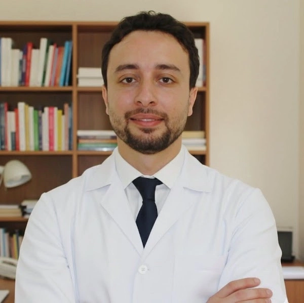 دكتور عبد الله زيتون استشارى جراحة الوجه و الفكين
