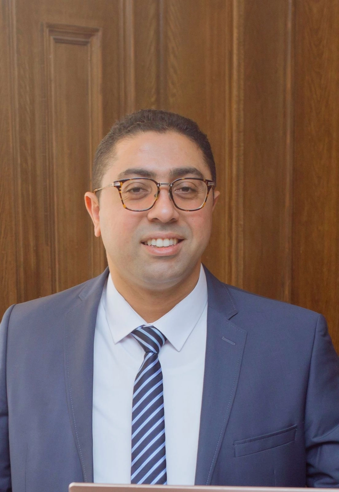 دكتور احمد محمد الزيبق دكتوراه جراحة المخ و الاعصاب