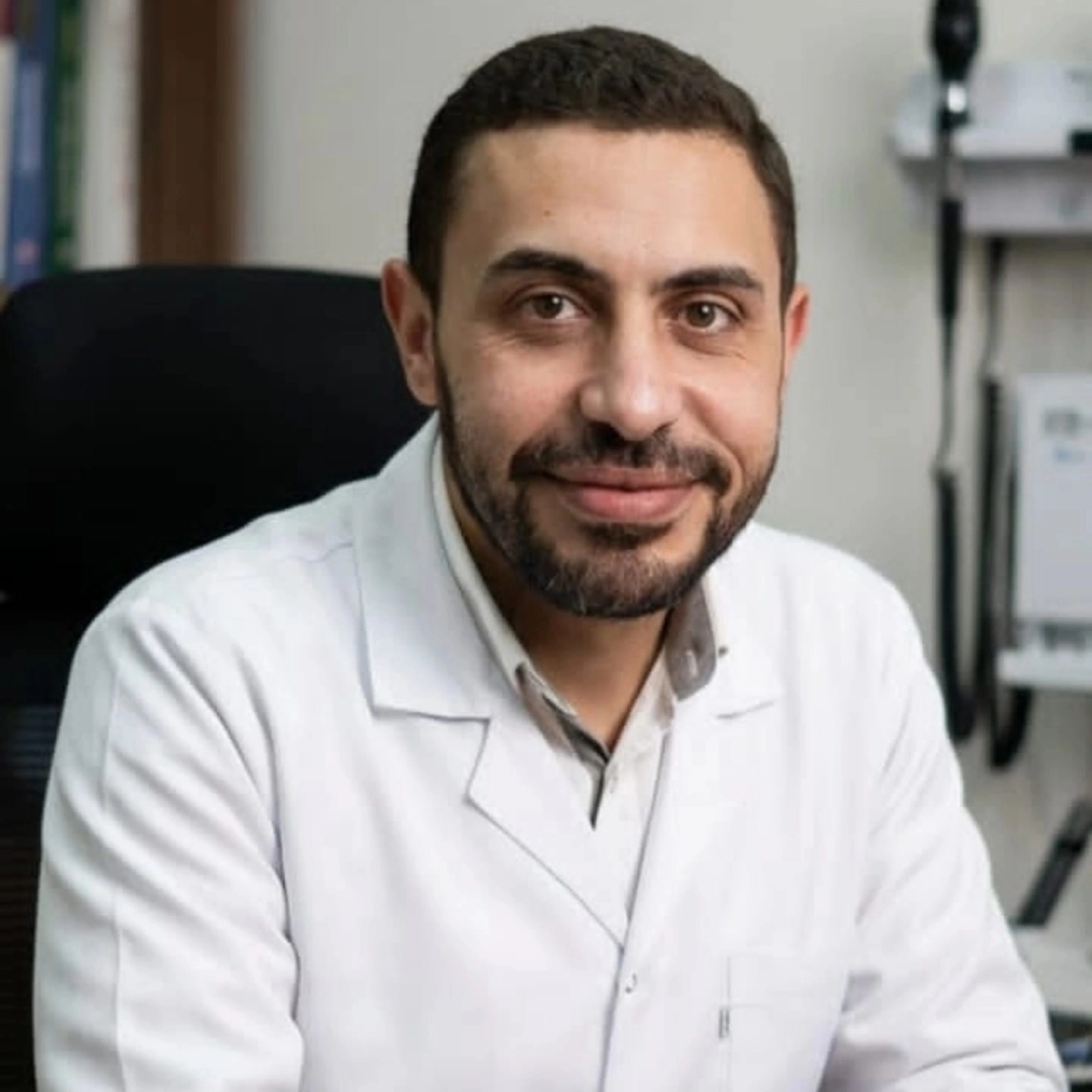 دكتور عبد العزيز جمال عبد الناصر استشارى جراحة رأس ورقبة