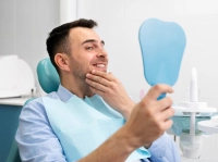 فوائده وأضراره تبييض الأسنان بالفحم والطريقه الصحيحه لاستخدامه