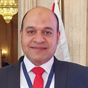 دكتور مصطفى مطر استاذ الجراحة العامة و المناظير م