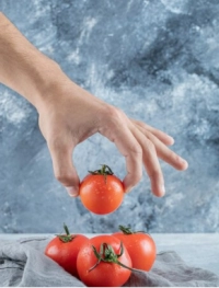 أمراض قد تمنعك من تناول الطماطم نهائيا
