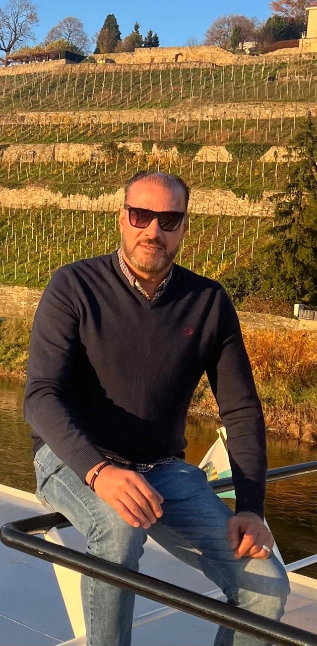 دكتور احمد محمد خميس إستشاري جراحة عظام وكسور