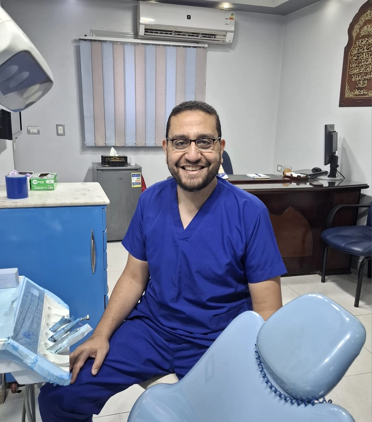 دكتور حسين الطباخ إستشاري الأسنان والتركيبات