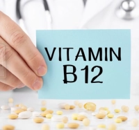 علامات نقص فيتامين B12 على القدمين
