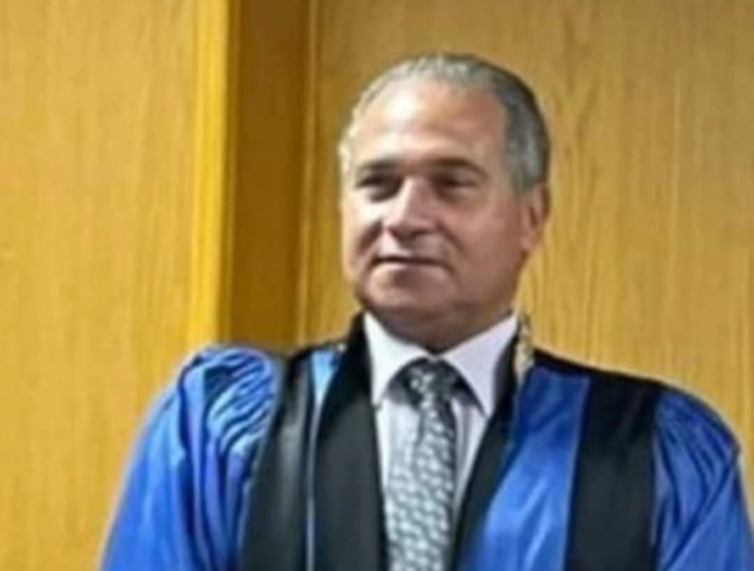 الاستاذ الدكتور احمد سعد أستاذ جراحة عامة