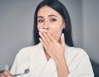 أسباب الشفايف البيضاء وطرق علاجها