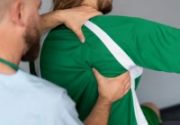 اسباب تدفعك لإجراء عملية تثبيت الفقرات وطرق علاجها