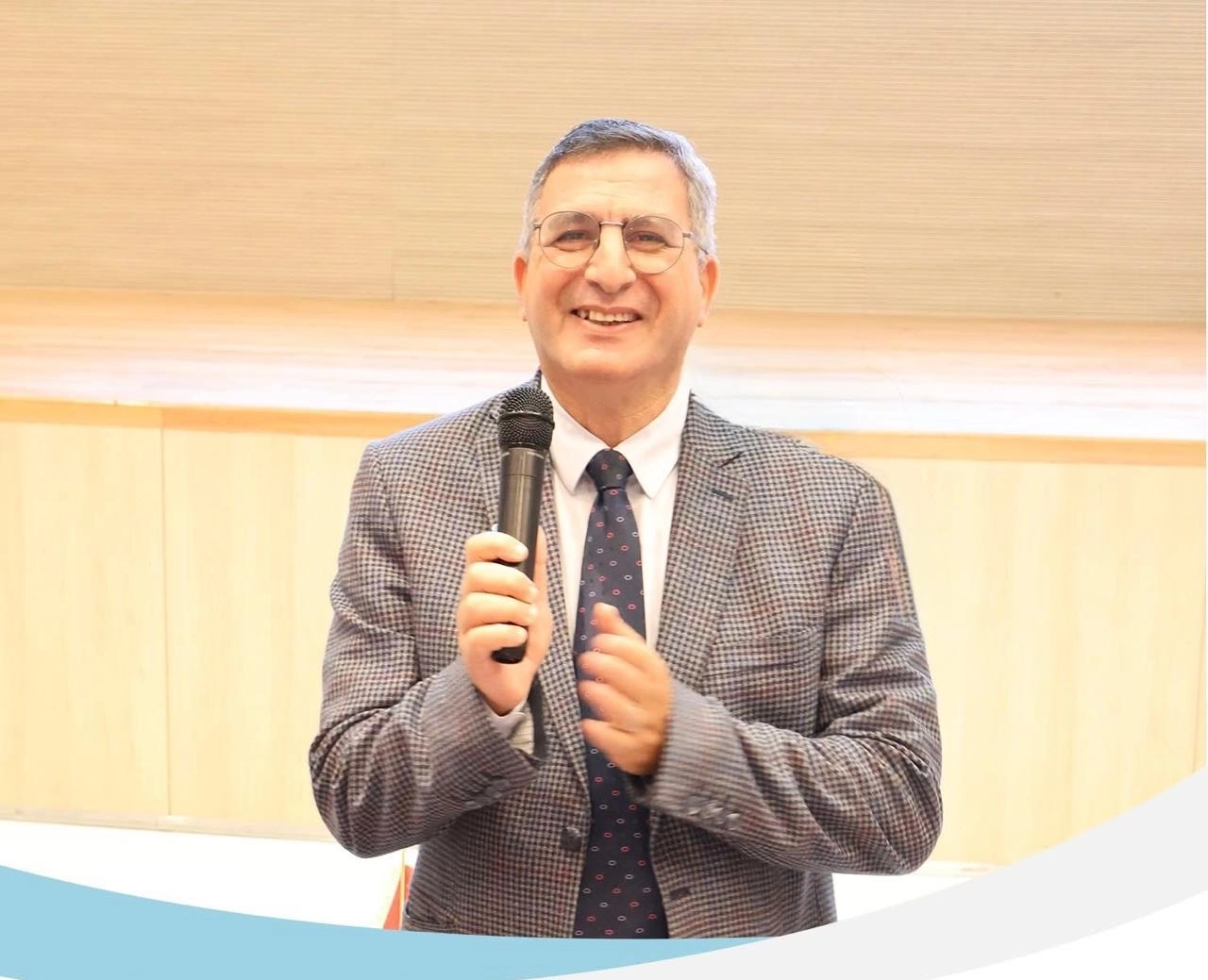 دكتور طارق عمر  استاذ امراض عصبية و نفسية للأطفال