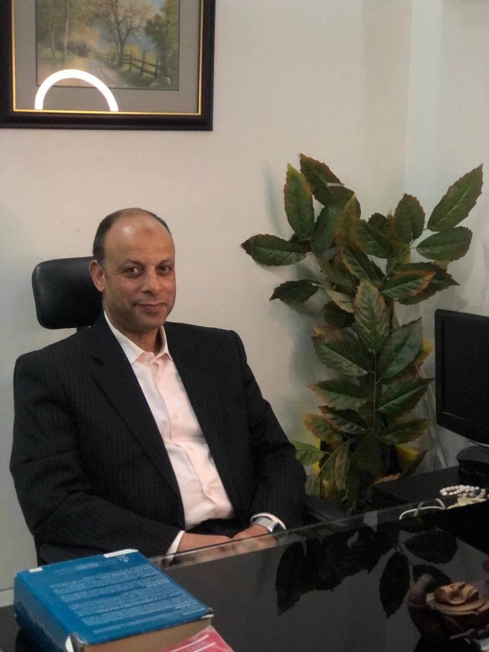 روتس لتجميل وزراعة الأسنان دكتور محمد شهبة