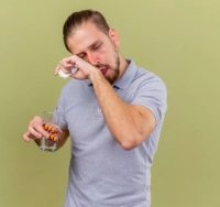 اسباب و اعراض تآكل وضمور عظام الفك وطرق علاجها