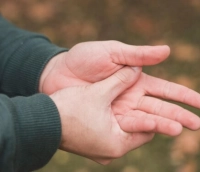 Causes of hand cramps and how to deal with them
