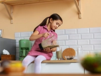 تشجيع الأطفال على المسؤلية من خلال الأعمال المنزلية