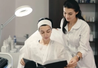 What are the most important types of cosmetic surgeries that should not be performed during the summer