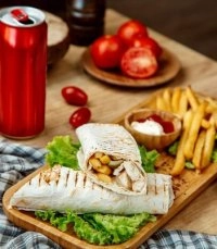 طريقة عمل شاورما الدجاج في البيت صحية وسهلة