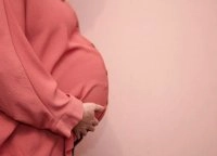 مخاطر المشيمة الملتصقة على الحامل و الجنين