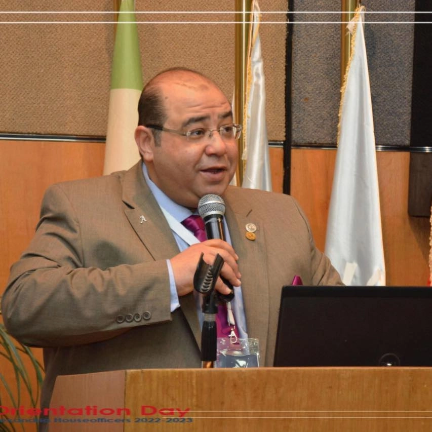 دكتور احمد صبرى أستاذ جراحة واورام جهاز هضمى