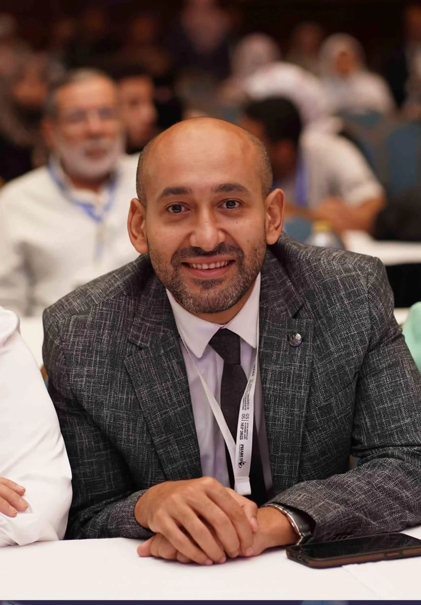 دكتور عمرو خليفة حسين مدرس أمراض الباطنة و الكلى