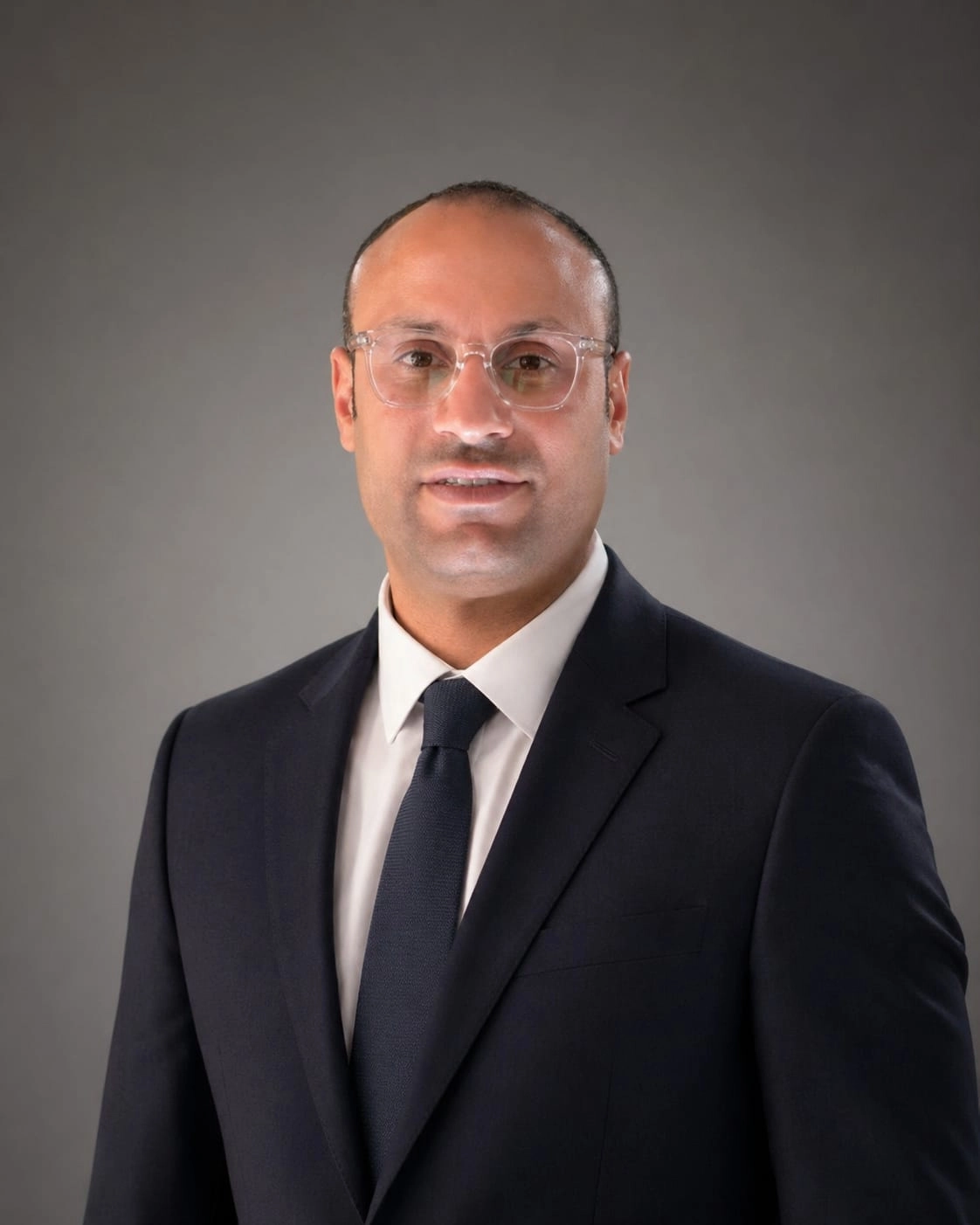 دكتور حسن عتمان أخصائى عظام وعمود الفقرى