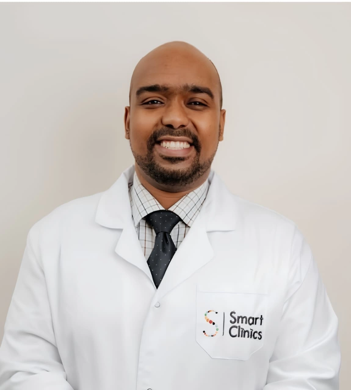 دكتور احمد ضرغام  إستشارى طب وجراحة العين