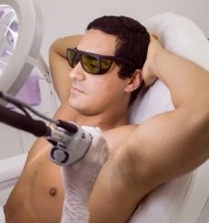 ليزر إزالة الشعر للرجال هل يسبب ضررًا للخصيتين أو يؤثر على الإنجاب