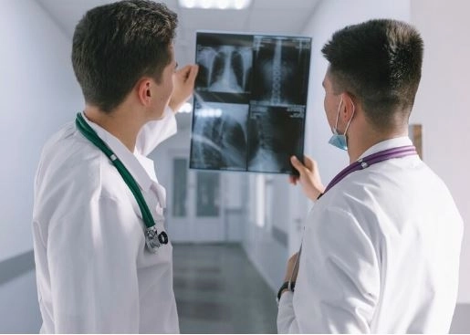 الأشعة السينية (X-Ray) أهم الاستخدامات والمخاطر