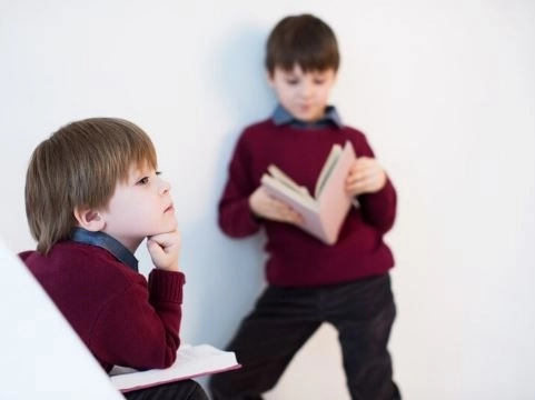 التبذير والإسراف عند الأطفال أهم العلامات وطرق الوقاية والعلاج