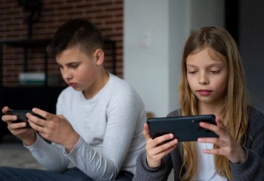 أطفالك على السوشيال ميديا كيف تحميهم من التحرش الإلكتروني