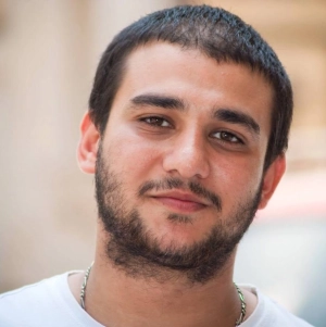 دكتور فادى شريف عزيز لتجميل وزراعة الأسنان