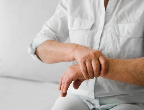 أعراض الروماتيزم التفاعلي وأسبابه وطرق العلاج الحديثة