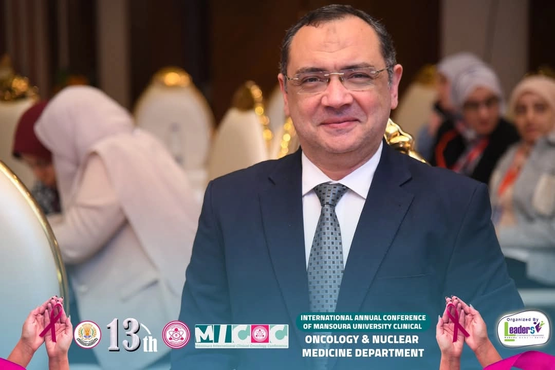 دكتور محمد فاروق مصطفى أستاذ علاج الاورام والطب النووى خبرة 30 سنة