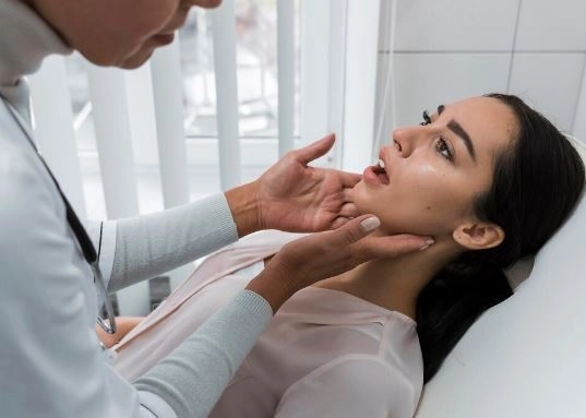تحليل النفس لرائحة الفم الفحص الطبي الذي يكتشف مشاكل الفم الخفية