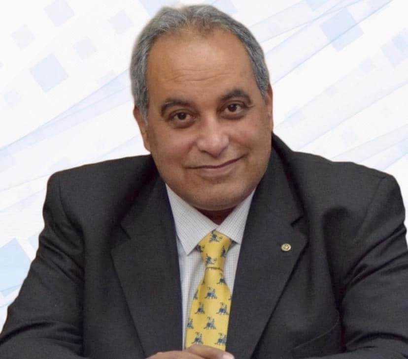 أستاذ دكتور محمد ايمن فخرى أستاذ جراحة الأوعية الدموية