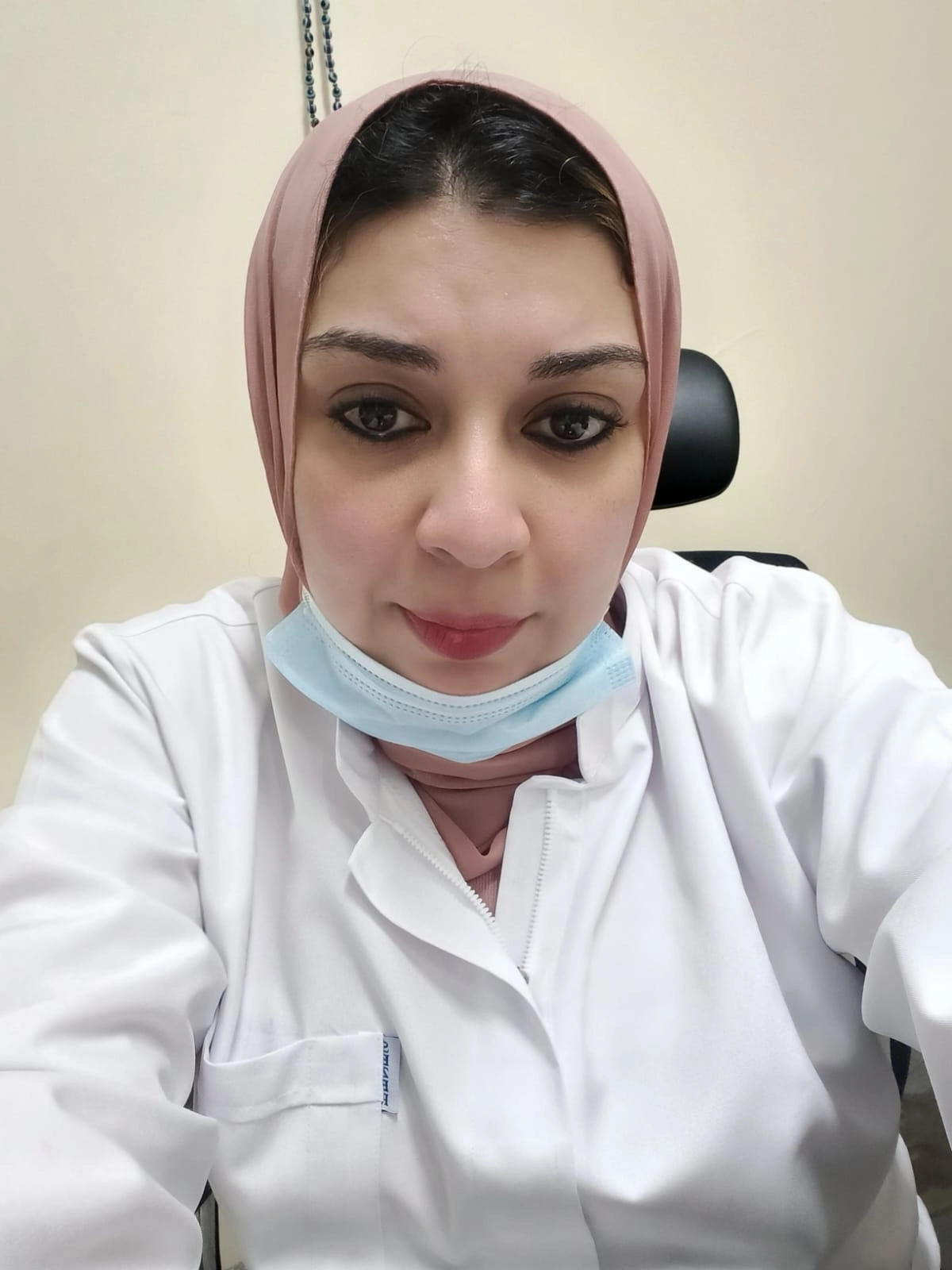 دكتورة بسنت عباس جراحة الفم و تجميل الأسنان