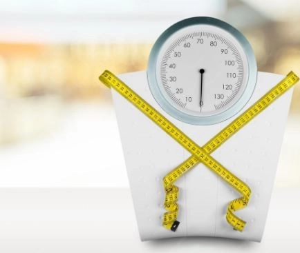  معدل نزول الوزن بعد التكميم كيف ينخفض وزنك من أول شهر حتى السنة وطرق كسر الثبات