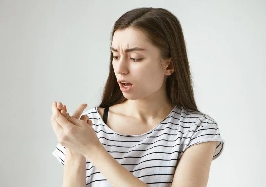 السلوك المتكرر المرتكز على الجسم (BFRBs) الأسباب الأعراض والعلاج السلوك المتكرر المرتكز على الجسم (BFRBs) الأسباب الأعراض والعلاج