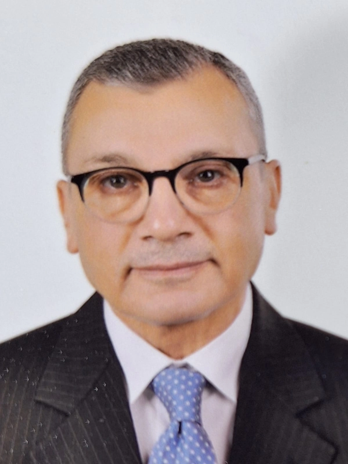 دكتور احمد رضوان إستشاري طب الكبد والجهاز الهضمى