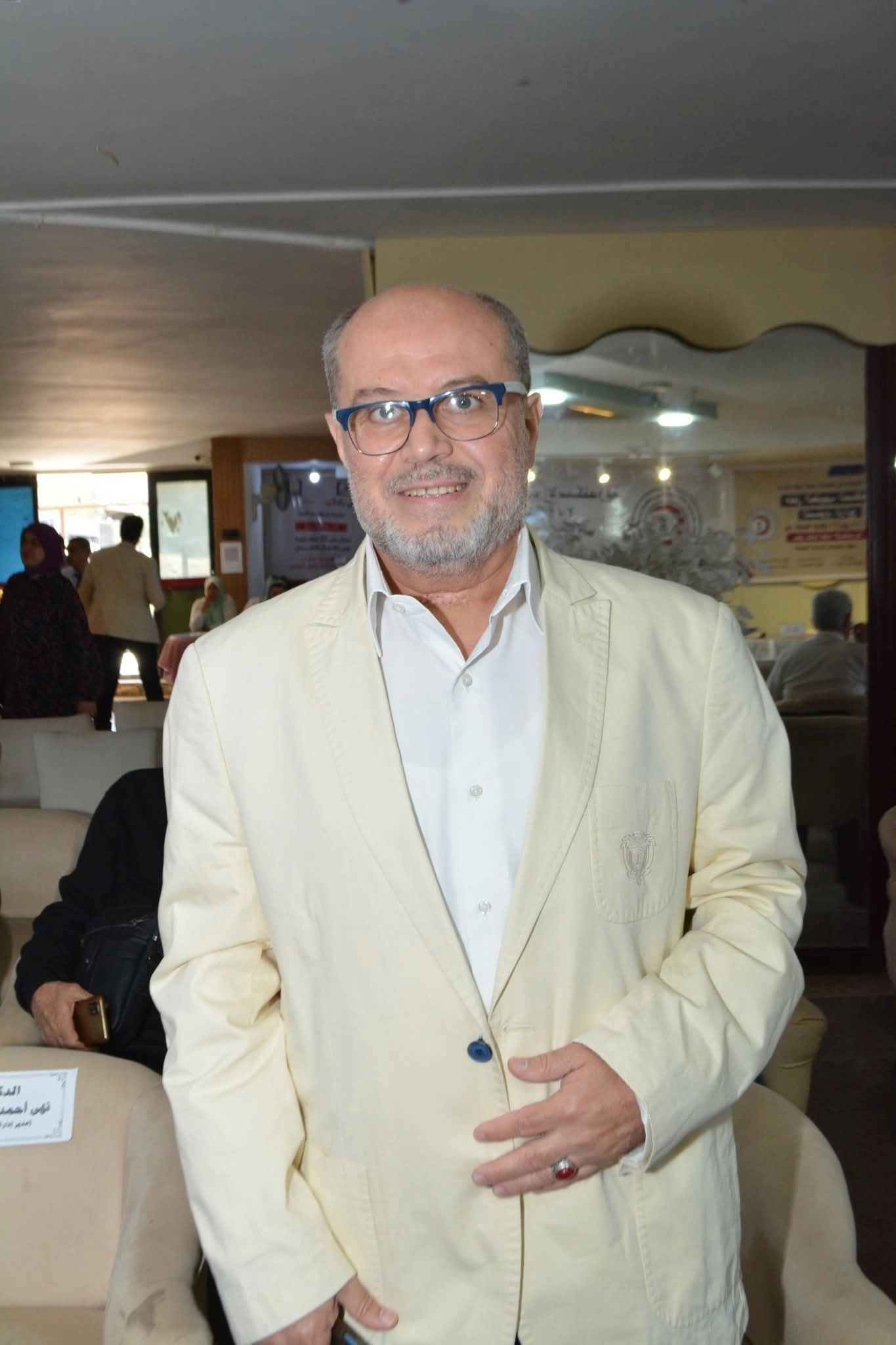 دكتور اشرف عبد العظيم إستشاري الجراحة العامة