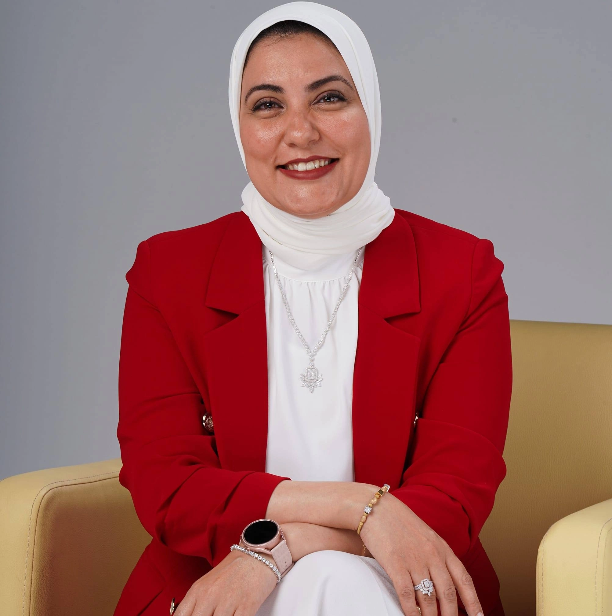 د. مى جلال إستشاري أمراض الجلدية والتجميل